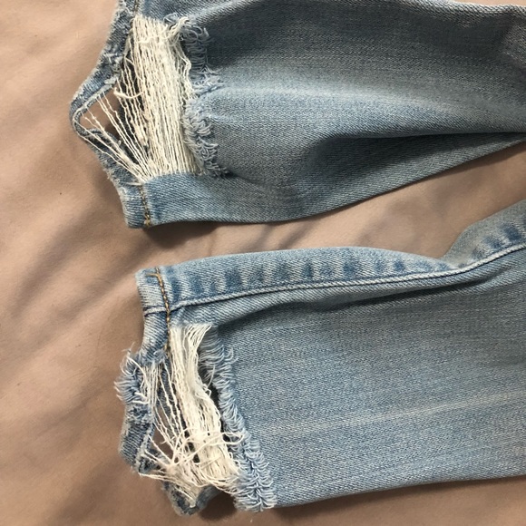 Light wash ripped jeans - Picture 3 of 7